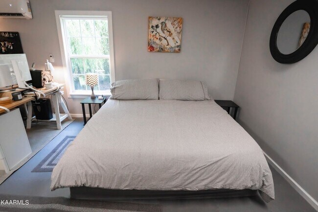 Building Photo - Beautiful 4-Bedroom Home in Desirable Wrens Creek Subdivision