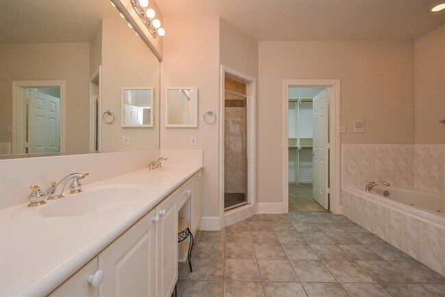 Building Photo - 2422 Dorrington St