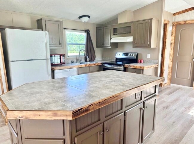 Building Photo - 15607 Atwood Ln