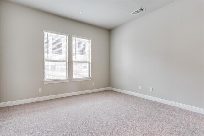 Building Photo - 4238 Shavano Dr