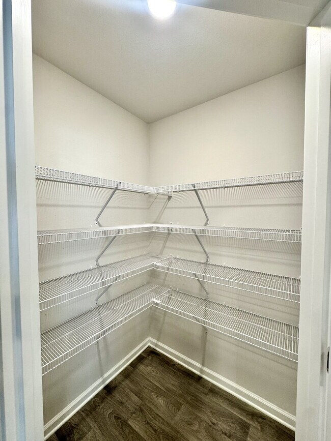 Building Photo - New rental in Brighton Oaks! Conveniently located off Hwy 231, this community conveniently close ...