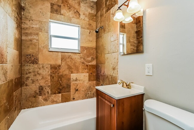 Building Photo - 1423 Brookhill Dr