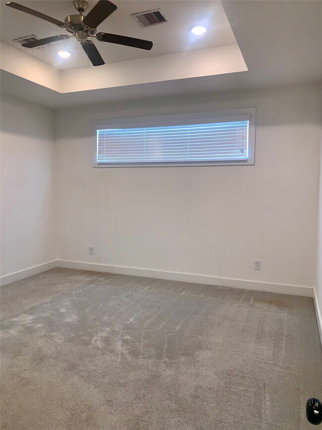 Building Photo - 10209 Las Nubes Ave