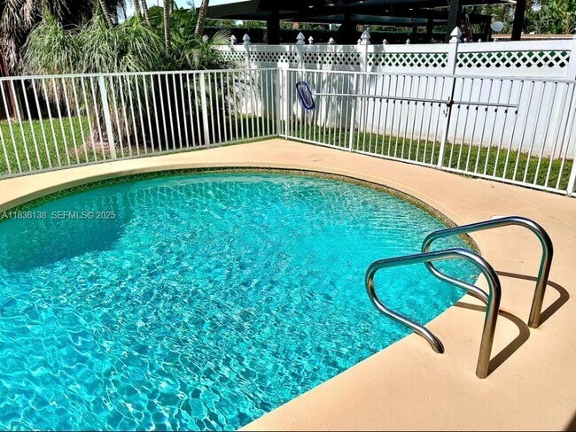 Building Photo - 2233 SE 13th St