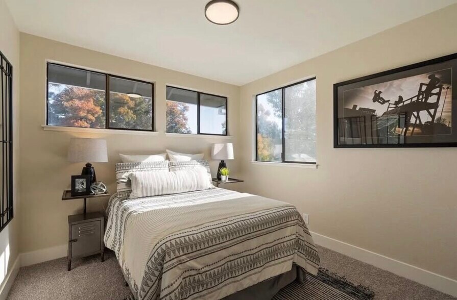 Building Photo - 211 River Run Cir