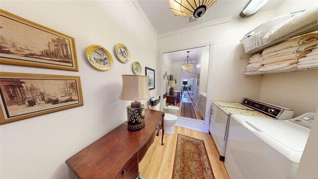 Building Photo - 648 Clayton St