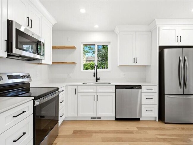 Building Photo - BOUNTIFUL New Remodeled 4 bed 3 bath home