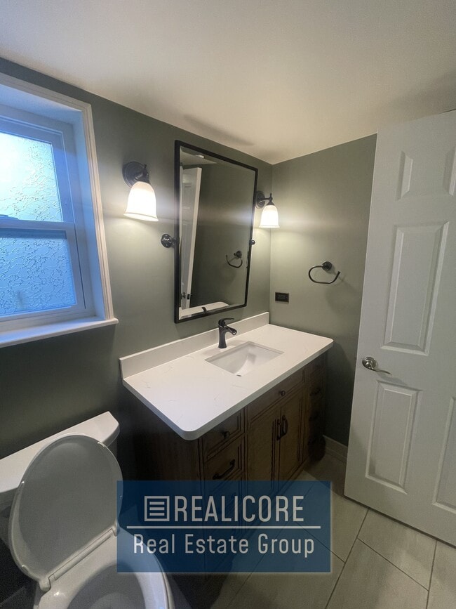 Building Photo - 10937 Sonora Ave