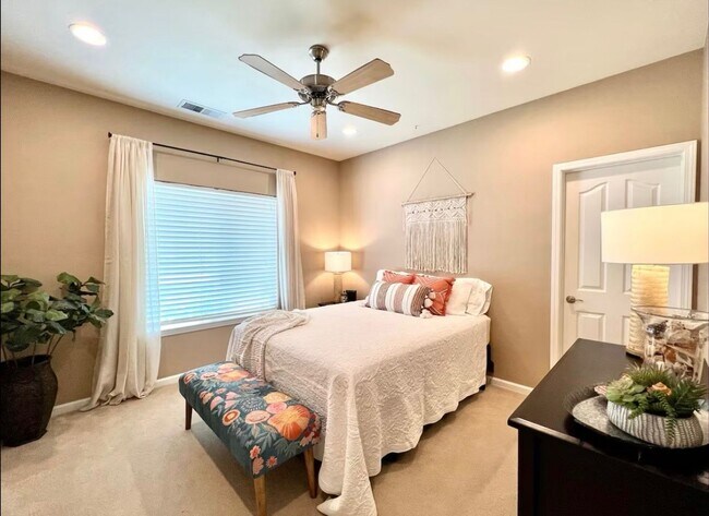 Building Photo - 4 Bedroom Home for Rent in Chico CA | 3 Bathrooms, Fireplace, Yard & Garage