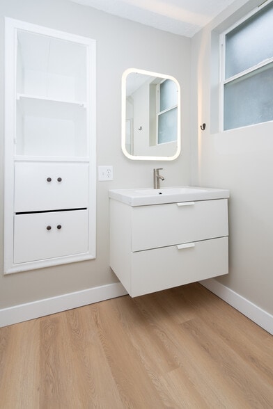 Building Photo - 2527 Porter Ave