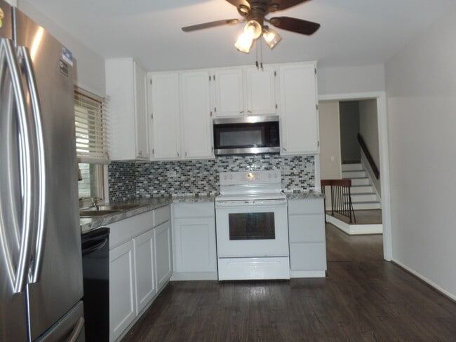 Building Photo - 5910 Bradley Ct N