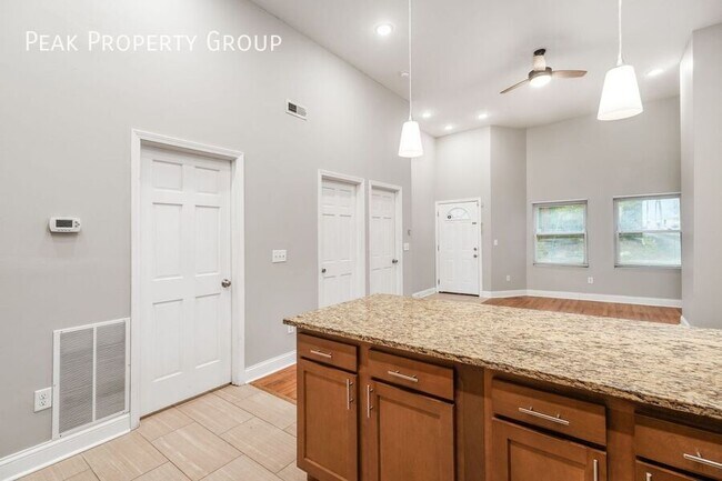 Building Photo - 77 E 7th Ave