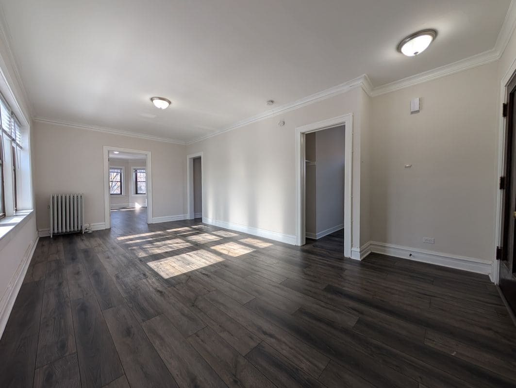 Building Photo - 5818 W Berteau Ave