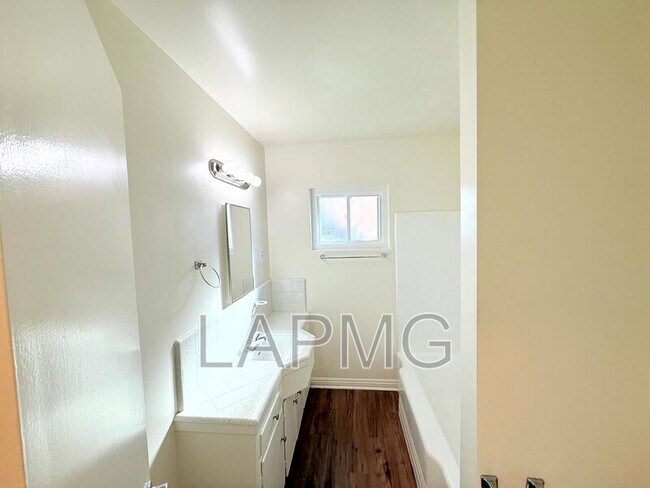 Building Photo - 625 Aerick St