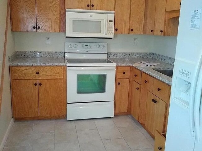 Building Photo - 852 Hadley Rd