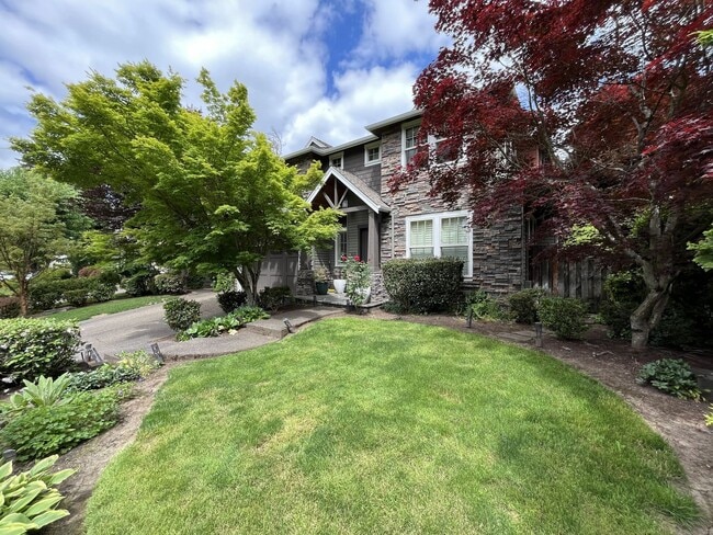 Building Photo - Luxury 5 Bedroom Home with Soaking Tub, Chef’s Kitchen & Expansive Primary Suite