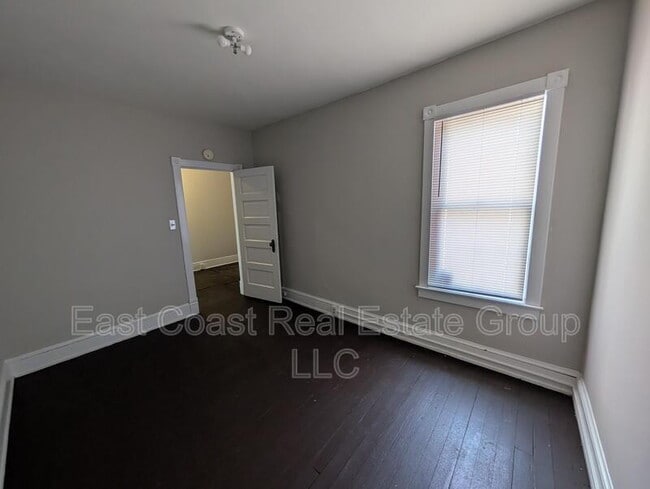 Building Photo - 304 1/2 W Martin St, Martinsburg, WV
