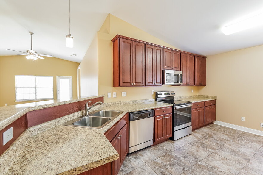 Building Photo - 4056 Cambridge Dr