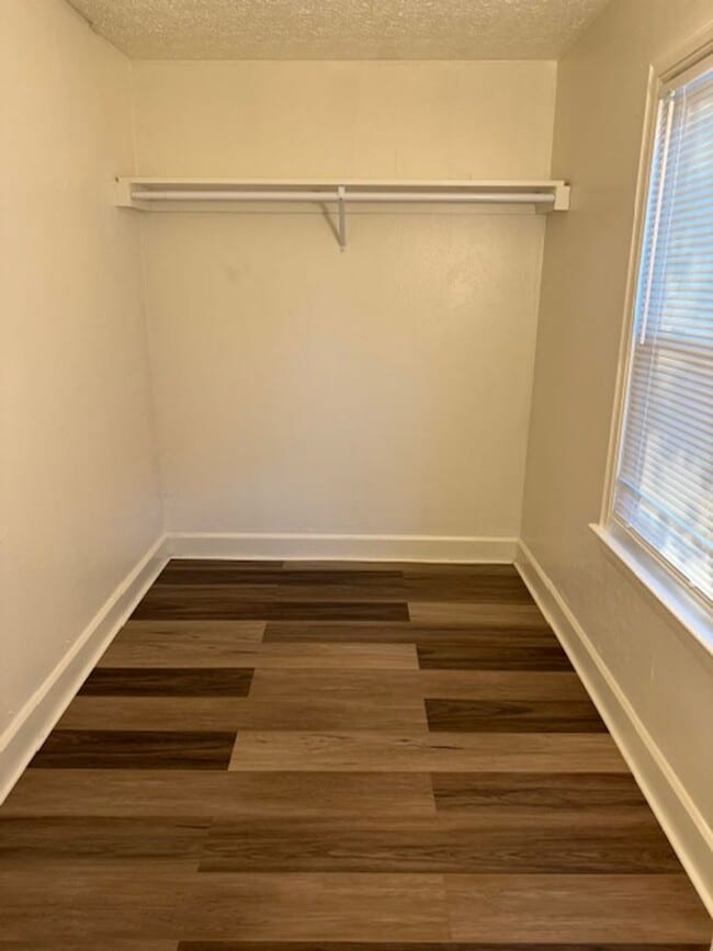 Building Photo - Quaint one bedroom home for rent at just $...