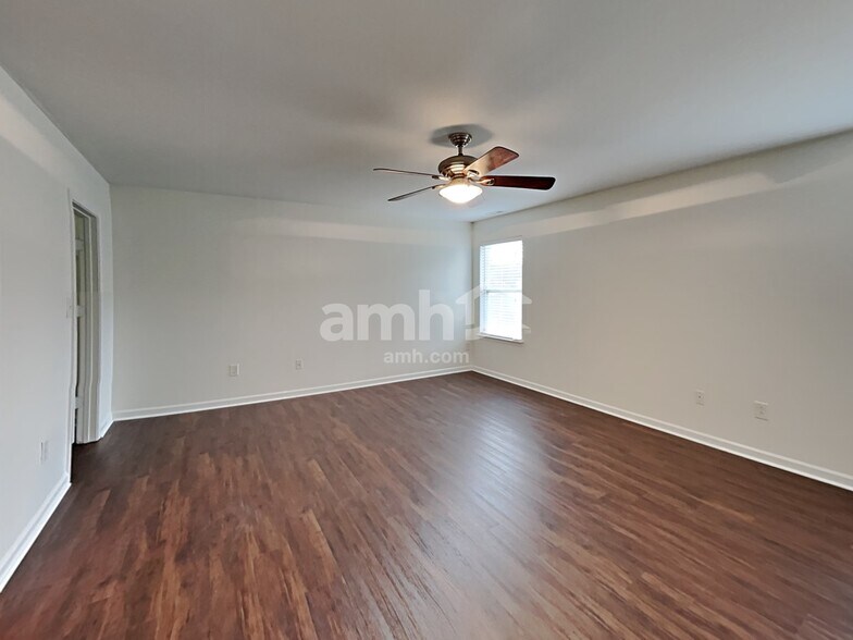 Building Photo - 104 Thorsen Dr