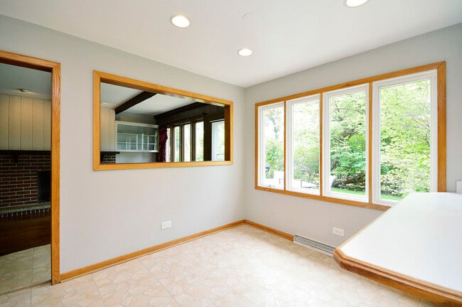 Building Photo - 2025 Milton Ave