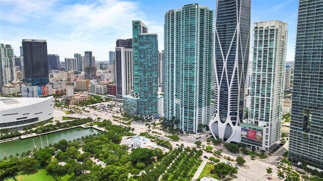 Building Photo - 900 Biscayne Blvd