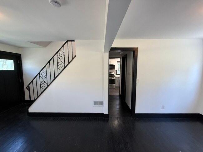 Building Photo - 49 Hunter Rd