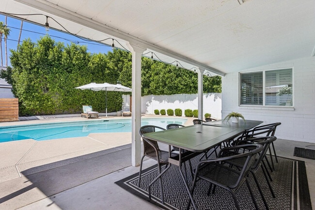 Building Photo - 7616 E 3rd St