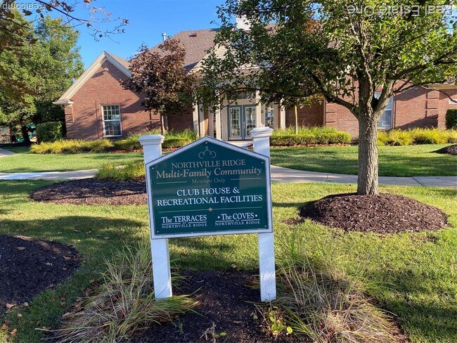 Building Photo - 16891 Dover Dr