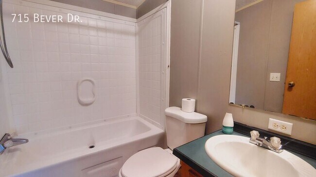 Building Photo - 715 Bever Dr