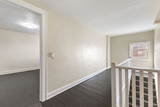 Building Photo - 5703 E Washington St