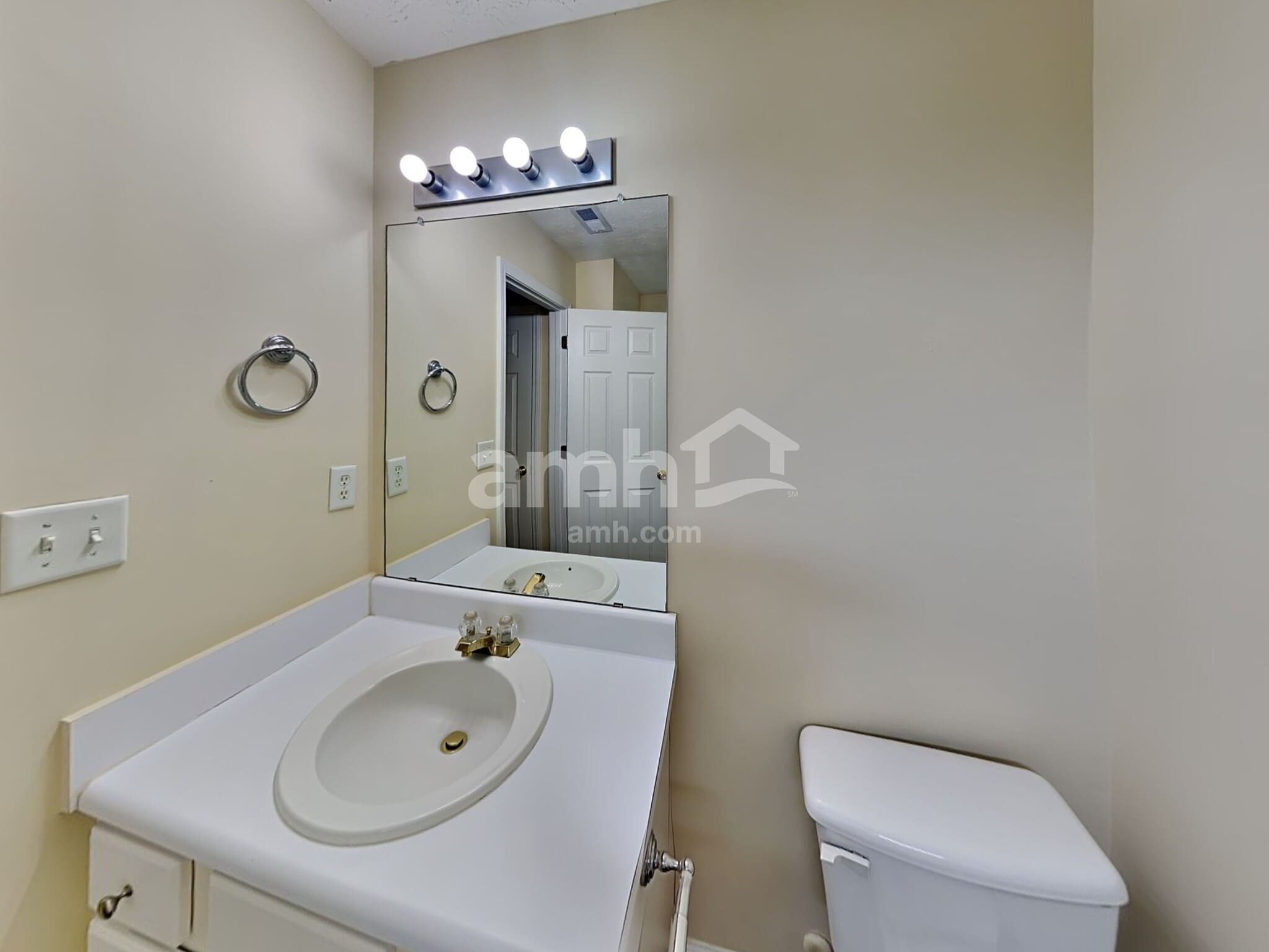 Building Photo - 891 Edgewood Ln