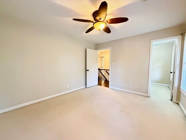 Building Photo - 1402 E Rhett Butler Rd