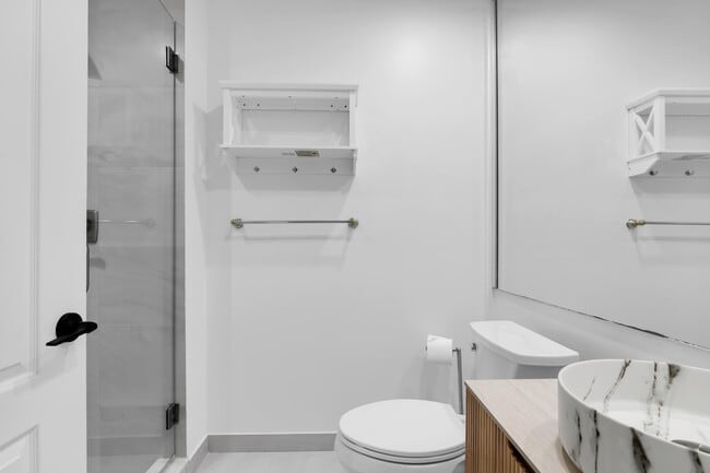 Building Photo - 8608 Vía Giula