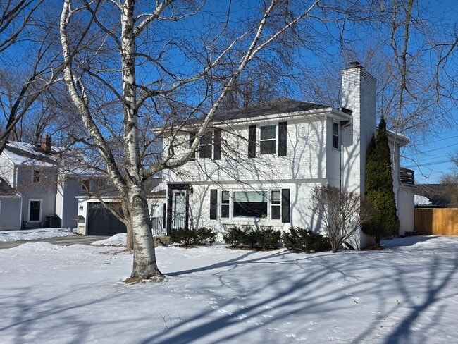 Building Photo - Updated 3-Bedroom Single- Family Home in Fox Point
