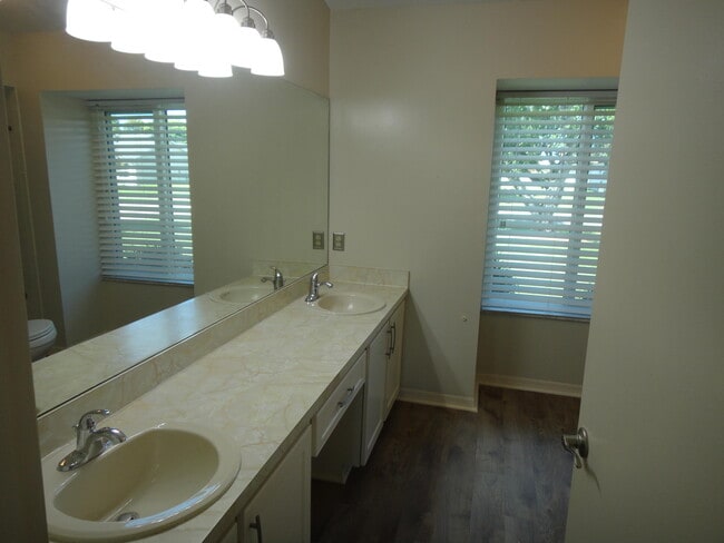 Building Photo - 1417 McDermott Ln