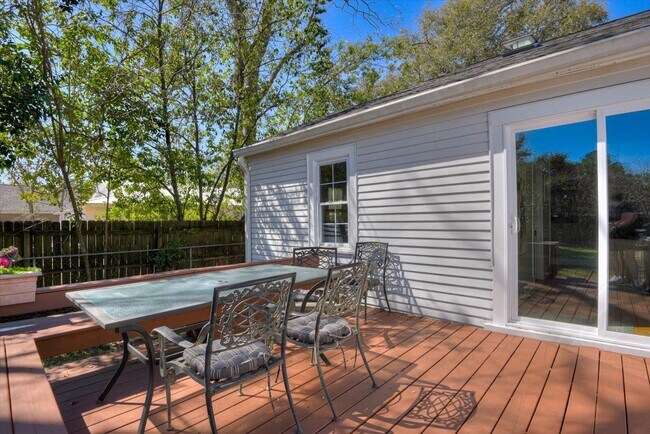 Building Photo - 126 Horry St SE