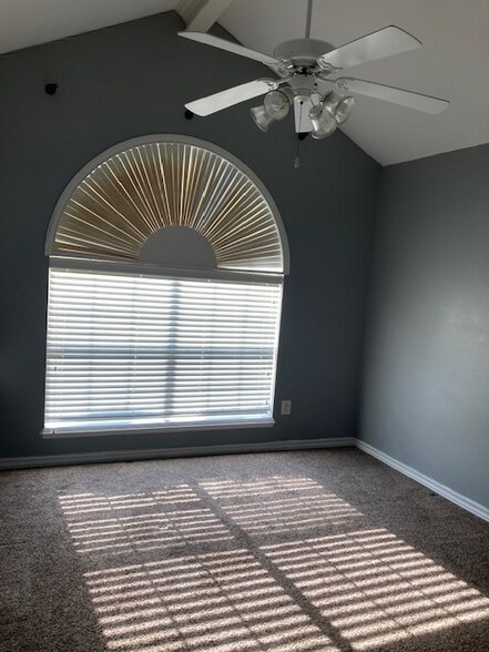Building Photo - 6017 Summerwood Ln