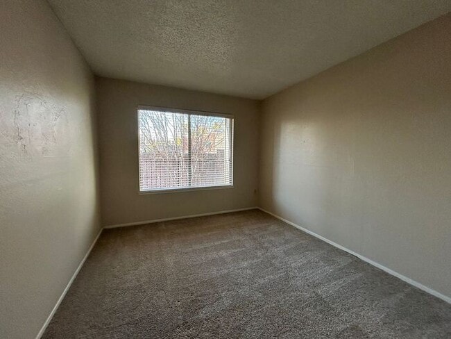 Building Photo - Upstairs Charming 1 bedroom with Large Pat...