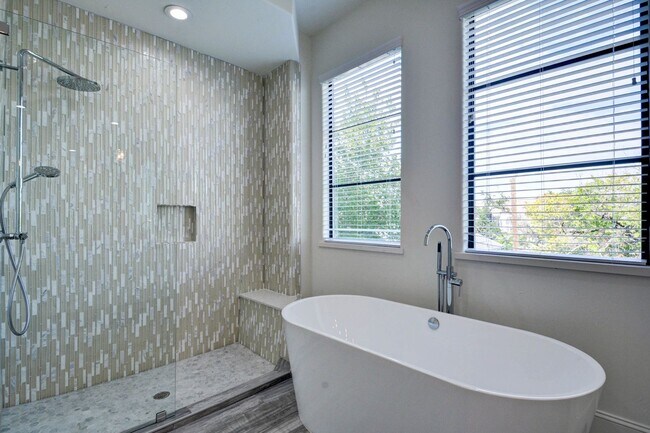 Building Photo - New construction, 4 story home with 3 beds...