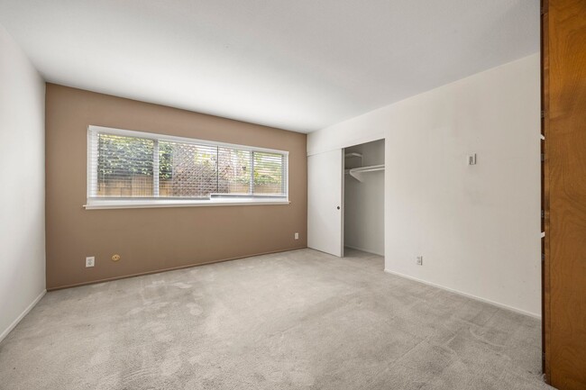 Building Photo - 3-Bed, 2-Bath Single-Family Residence With...