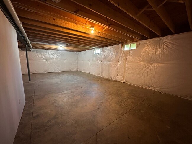 Building Photo - 4BR/2BA Home for Rent in Eastwood w/Basement and Backyard Deck!