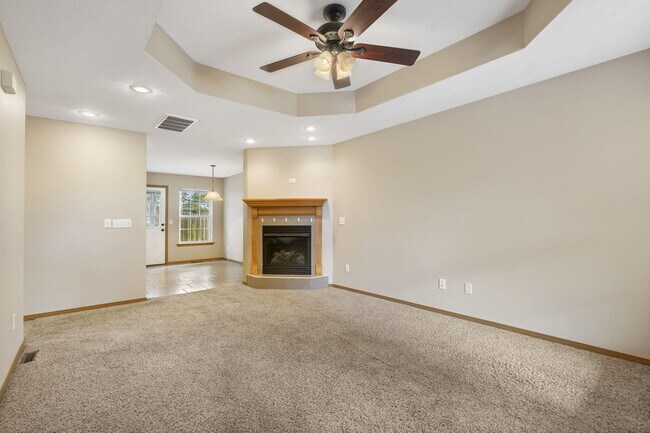 Building Photo - 717-719 E Watermill Cir