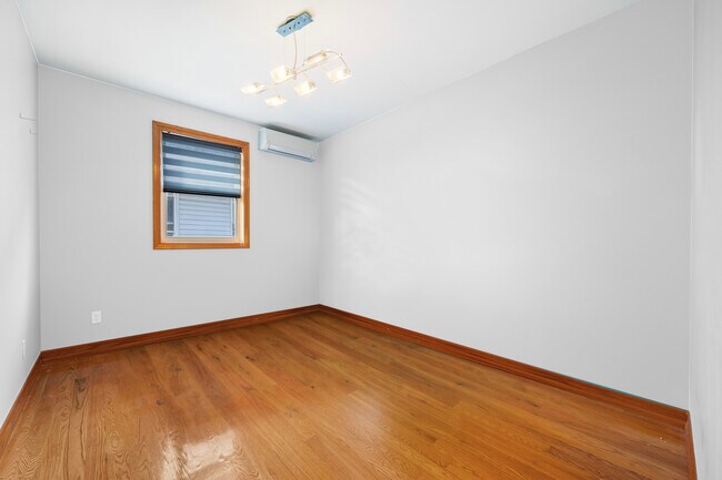 Building Photo - 3717 Nautilus Ave