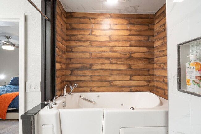 Building Photo - 3733 E Dahlia Dr