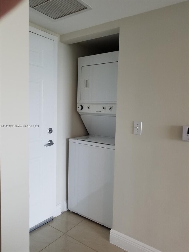 Building Photo - 3000 Coral Way