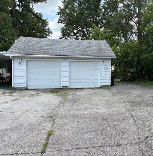 Building Photo - 3 Bedroom 1 Bath 2 Story Home