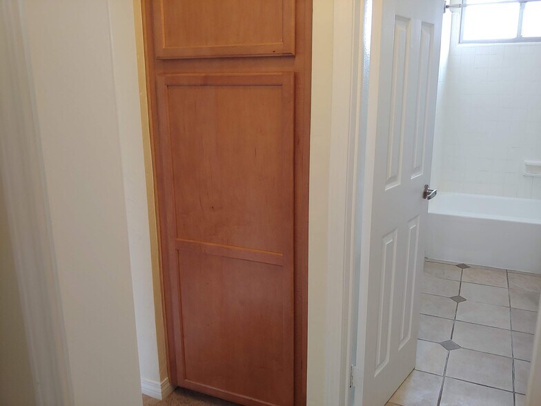 Building Photo - 1430 W Lambert Rd