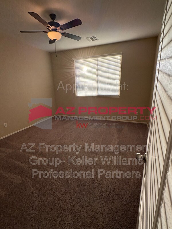 Building Photo - 812 S 178th Ln