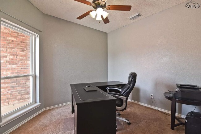 Building Photo - 5516 Chinaberry Dr
